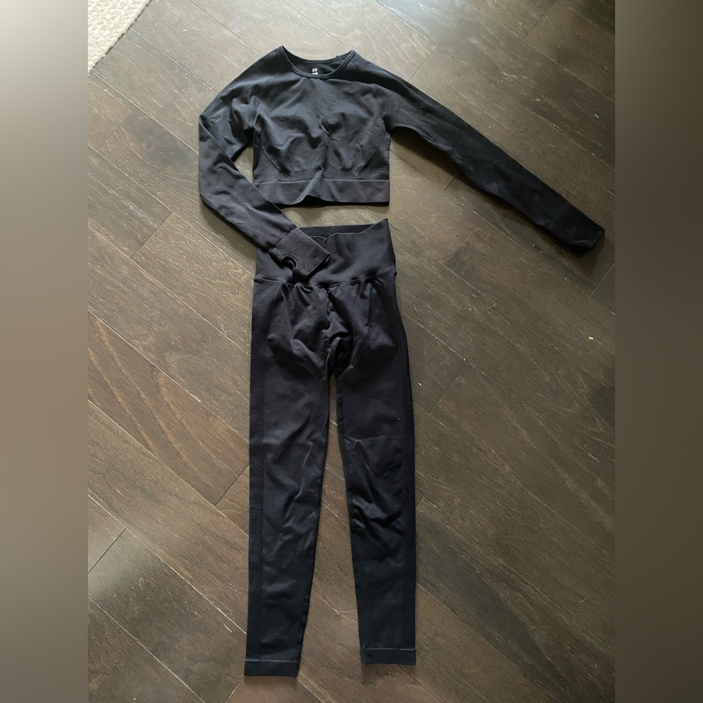 Black long sleeve workout set